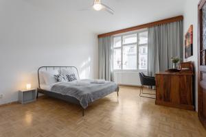 Gallery image ng Bright and Spacious Attic Apartment sa Prague