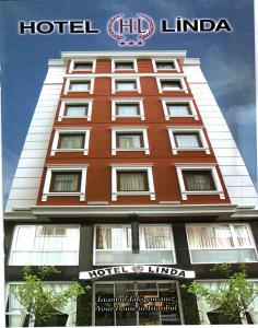 een hotelherberg met een bord erop bij Hotel Linda in Istanbul