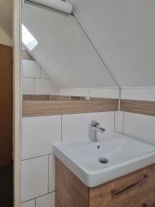 Koupelna v ubytování Penzion U Skály