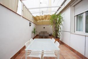 A balcony or terrace at Apartamento Principe Terrace en Madrid
