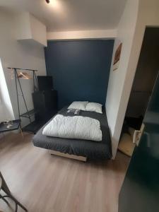 מיטה או מיטות בחדר ב-Nantes Mangin-direct gare-parking-proche commerces