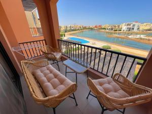 Balkón nebo terasa v ubytování Boho Chic - Scenic Lagoon View at Tawila, Gouna