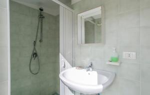 A bathroom at Villa Cavarra
