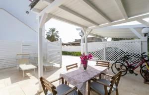 A balcony or terrace at Villa Cavarra