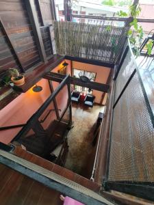 Posezení v ubytování Non House Bangkok บ้านนอนโฮสเทล