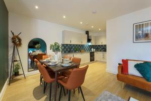 a kitchen and dining room with a table and chairs at Lilyturf - 2 Bedroom Luxury Apartment by Mint Stays in Bristol +4 photos