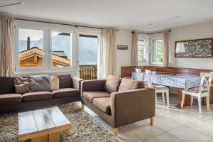 a living room with a couch and a table at Camelot 1 in Bettmeralp