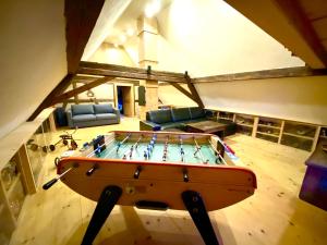 a pool table in the middle of a room at Gîte Le Chut - Piscine & Jacuzzi - 11 à 14 personnes in Rangen