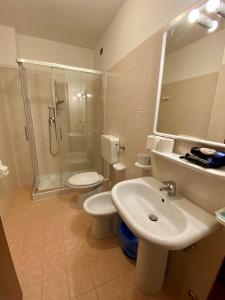 Łazienka w obiekcie Hotel Rosa Caorle