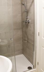 Ένα μπάνιο στο Oxford - Private House with Garden & Parking 14