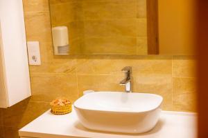 A bathroom at APARTAMENTOS RIAMAR 2
