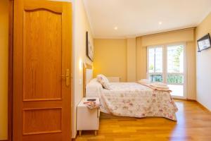 A bed or beds in a room at APARTAMENTOS RIAMAR 2