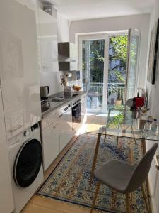 Küche/Küchenzeile in der Unterkunft Central City Privatapartment Relax-Inn, Netflix & Sky TV!