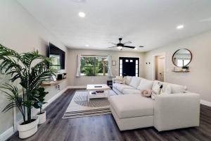 a living room with a white couch and a table at New 6min to 3 Sister Springs, Spacious, Fun with Game Room in Crystal River