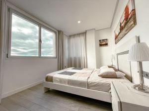 Posteľ alebo postele v izbe v ubytovaní 3-Bed Flat, Ocean Garden, Heated Pool, Parking, PP207