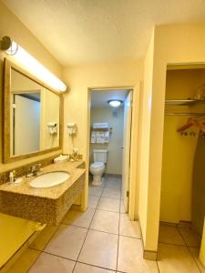 Ein Badezimmer in der Unterkunft Ocotillo Inn