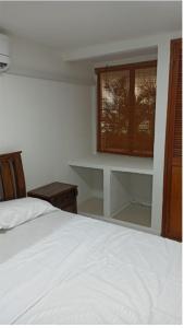 Giường trong phòng chung tại Apto Villas del Palmar