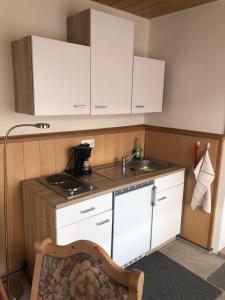 Kuchyň nebo kuchyňský kout v ubytování Pension Haus Ruth - Gartenhaus