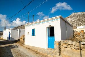 a small white building with a blue door at Astahi 