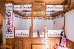 a bedroom with a wooden bunk bed at Astahi 