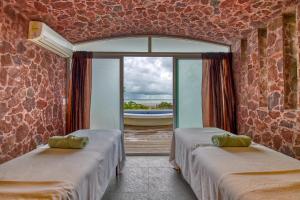 Posteľ alebo postele v izbe v ubytovaní El Castillo Luxury Boutique Hotel-