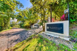 Vonkajšia záhrada v ubytovaní El Castillo Luxury Boutique Hotel-