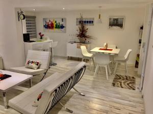 Gallery image of Villa Anastasia in Flic-en-Flac +13 photos