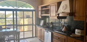 Afbeelding uit fotogalerij van SUNRISE VIEW VILLA in Qala