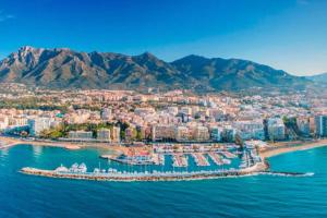 Fotografia z galérie ubytovania Lovely Central 2 Bed Apartment close to the Beach and Stations v destinácii Fuengirola