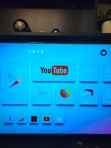 TV a/nebo společenská místnost v ubytování Rizi Corralejo Sun