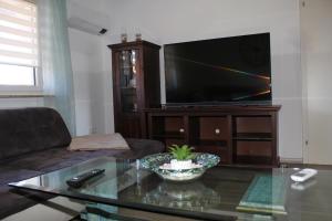 TV a/nebo společenská místnost v ubytování Ferienwohnung am Gilsbach