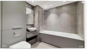 a bathroom with a toilet and a sink and a shower at ExCel London - Fantastic Garden - 3 Bedroom-Condo in Beckton