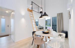 Posezení v ubytování Amazing Home In Lembruchdümmer See