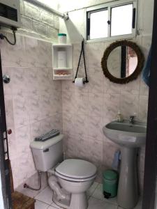 a bathroom with a toilet and a sink at Un lugar para compartir in Salto