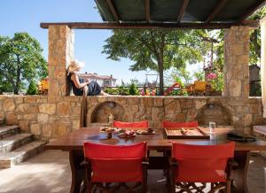 Gallery image of Vetrinos Apartments in Ayios Nikolaos Sithonia +60 photos