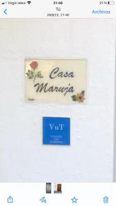 een bord op een muur dat zegt csa Marina bij CASA MARUJA in Avila