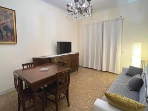 A television and/or entertainment centre at Palazzo Senesi