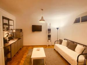 a living room with a couch and a table at Tar Pizza La Casa in Debrecen