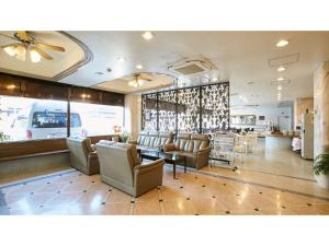 a lobby with couches and chairs in a room at Kanku Sun Plus Yutaka - Vacation STAY 38973v in Izumi-Sano