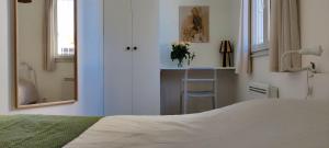 Posteľ alebo postele v izbe v ubytovaní Cosy et calme, chambre séparée avec bureau et fibre