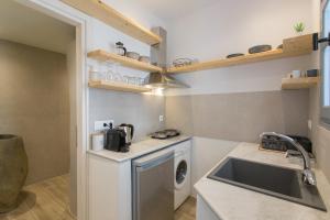 Kuchyň nebo kuchyňský kout v ubytování Barbarigos luxury spa apartments