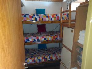 Двухъярусная кровать или двухъярусные кровати в номере Departamento en Las Leñas, Edificio Atenas, con excelente vista y cercanía a la base