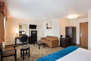 TV a/nebo společenská místnost v ubytování Best Western Mount Pleasant Inn