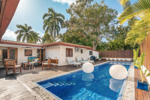 Bazén v ubytování Cabin style villa at casa de campo w private pool and gorgeous landscape nebo v jeho okolí