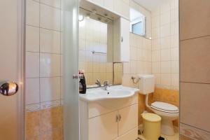 Koupelna v ubytování Holiday house with a swimming pool Razanj, Rogoznica - 17904 + 29 fotografií