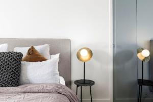 Postel nebo postele na pokoji v ubytování Luxuria Apartments - Fulton Lane