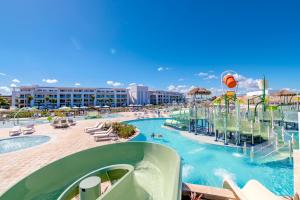 una piscina en un complejo con un tobogán de agua en Paradisus Grand Cana, All Suites - Punta Cana -All Inclusive, en Punta Cana