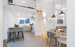 Dapur atau dapur kecil di Beautiful Home In Lembruchdümmer See