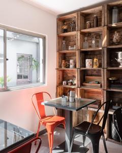 a dining room with a table and two chairs at VIOLETA HOTEL Boutique in Artigas