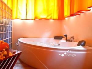 Ванная комната в Hibiscus Boutique Hotel
